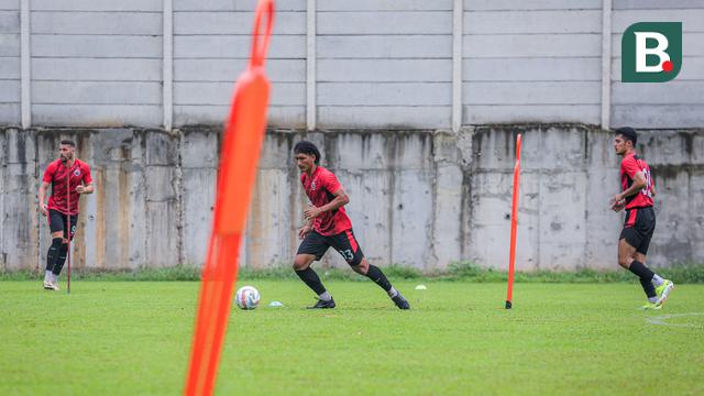 Foto: Pelatih Baru Carlos Pena Pimpin Langsung Latihan Perdana Persija Jakarta