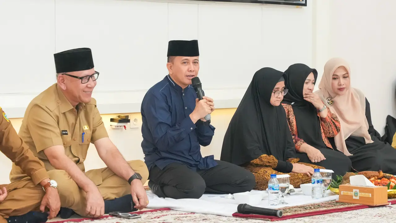 Pj Gubernur Sumut Agus Fatoni tiba di Sumut usai menjalankan ibadah umrah di Tanah Suci bersama sang istri Tyas Fatoni.