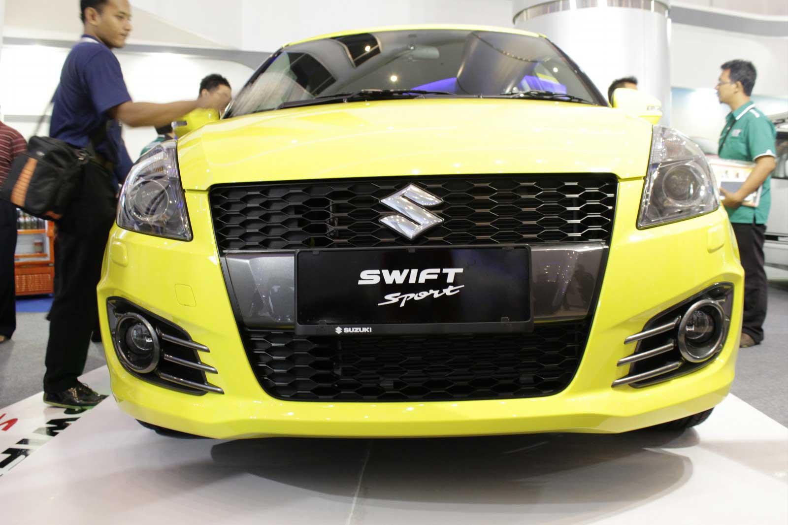 Suzuki Swift Sport front view
