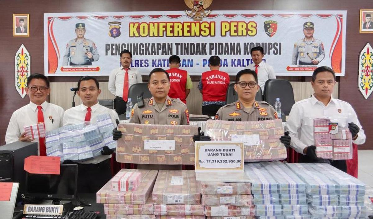Juncto Pasal 55 ayat (1) ke -1 KUHP, dengan acaman pidana penjara seumur hidup atau pidana penjara paling singkat 4 tahun dan paling lama 20 tahun dan denda paling sedikit Rp200.000.000,00 dan paling banyak Rp1.000.000.000.