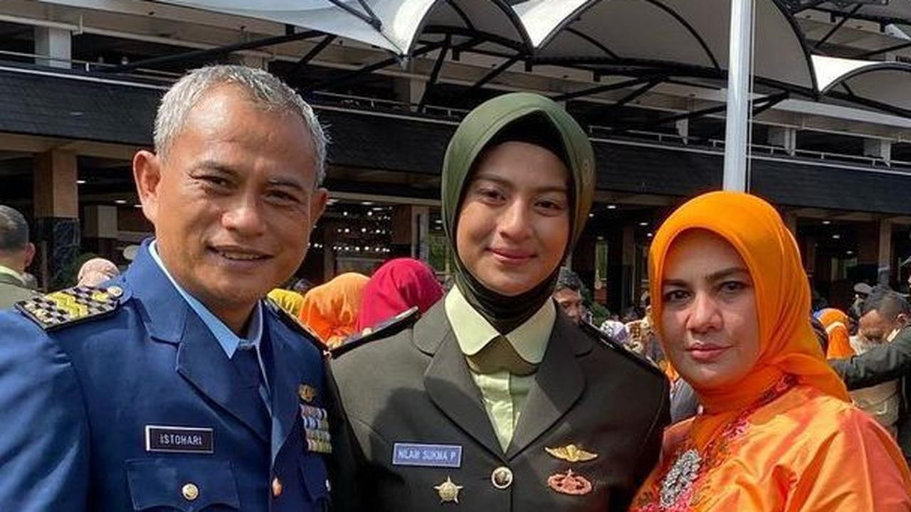 Potret Nilam bersama kedua orang tuanya.