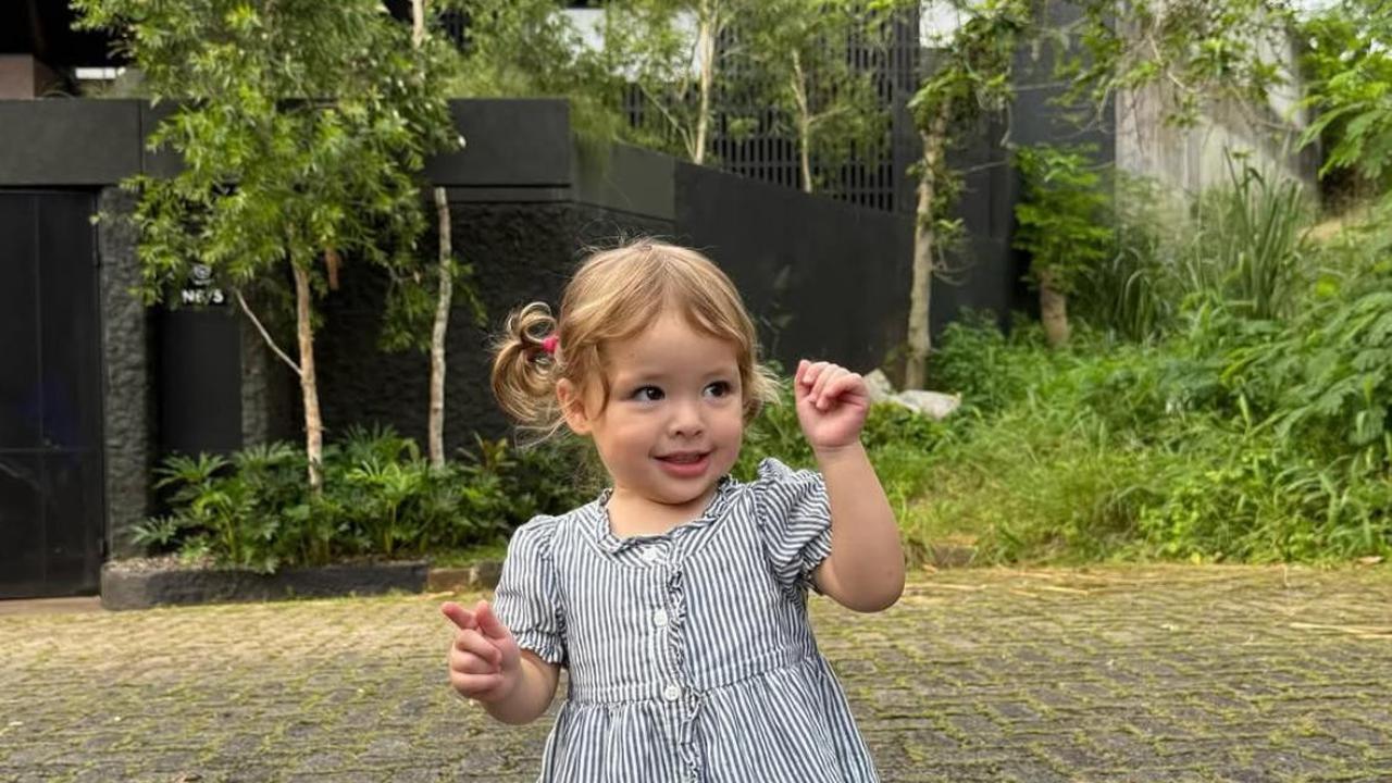 3 Potret Potret Imut Kamari, Anak Jennifer Coppen Tampil Menawan dengan Aura Noni-Noni Belanda