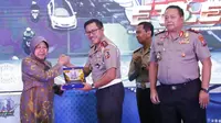 Wali Kota Risma merasa lega dengan keberadaan tilang elektronik di Surabaya (Liputan6.com/ Dian Kurniawan)
