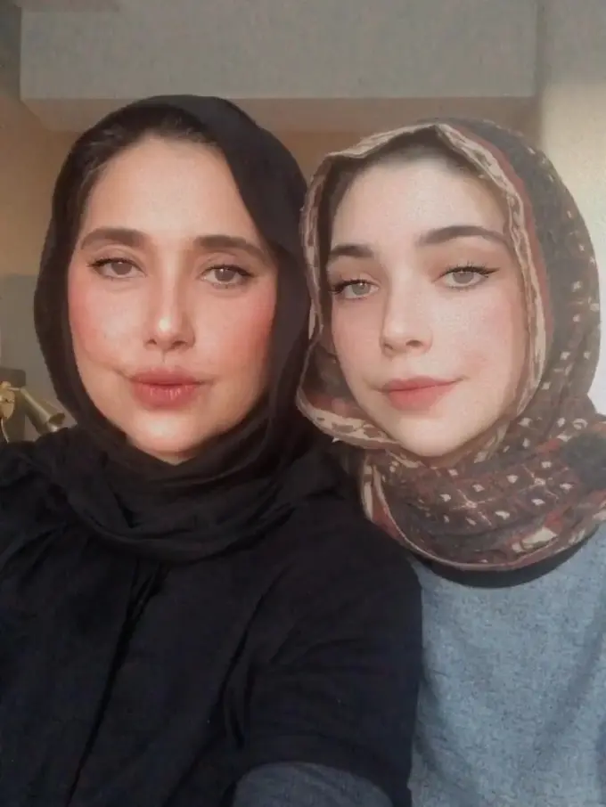 [Fimela] Ayu Azhari dan Isabel Tramp