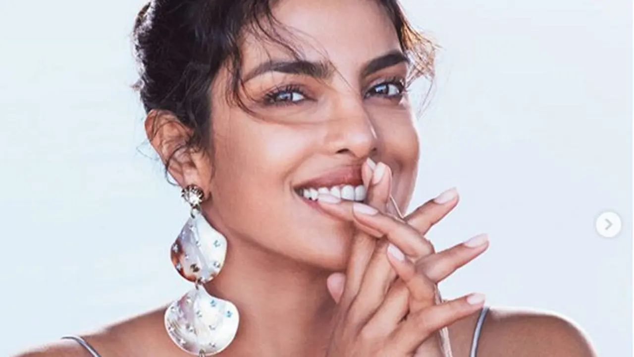 Tips Cantik: Kulit Wajah Glowing Tanpa Skincare dari Priyanka Chopra