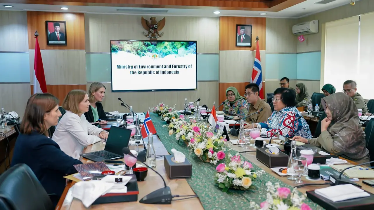 Menteri Lingkungan Hidup dan Kehutanan (LHK) Siti Nurbaya melakukan pertemuan dengan Duta Besar Norwegia untuk Indonesia, Rut Kruger Giverin