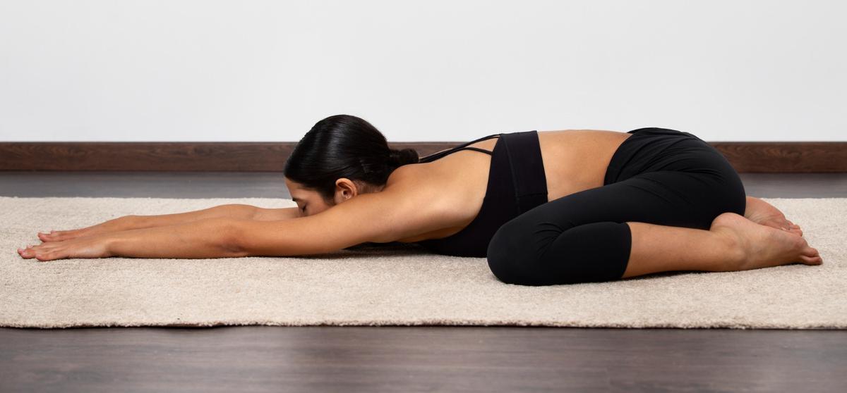 Ilustrasi Mandukasana (Frog Pose)