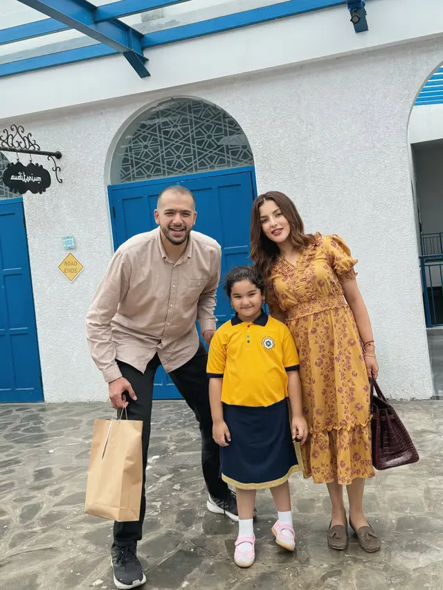 6 Potret Tasya Farasya dan Ahmad Assegaf di Acara Sekolah Anak Usai Ambil Rapor