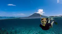 Snorkeling. (Sumber Foto: girldiver.com)