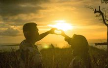Benar-benar Cinta Sejati, Pria ini Begitu Setia Temani Kekasih Idap Penyakit Ganas