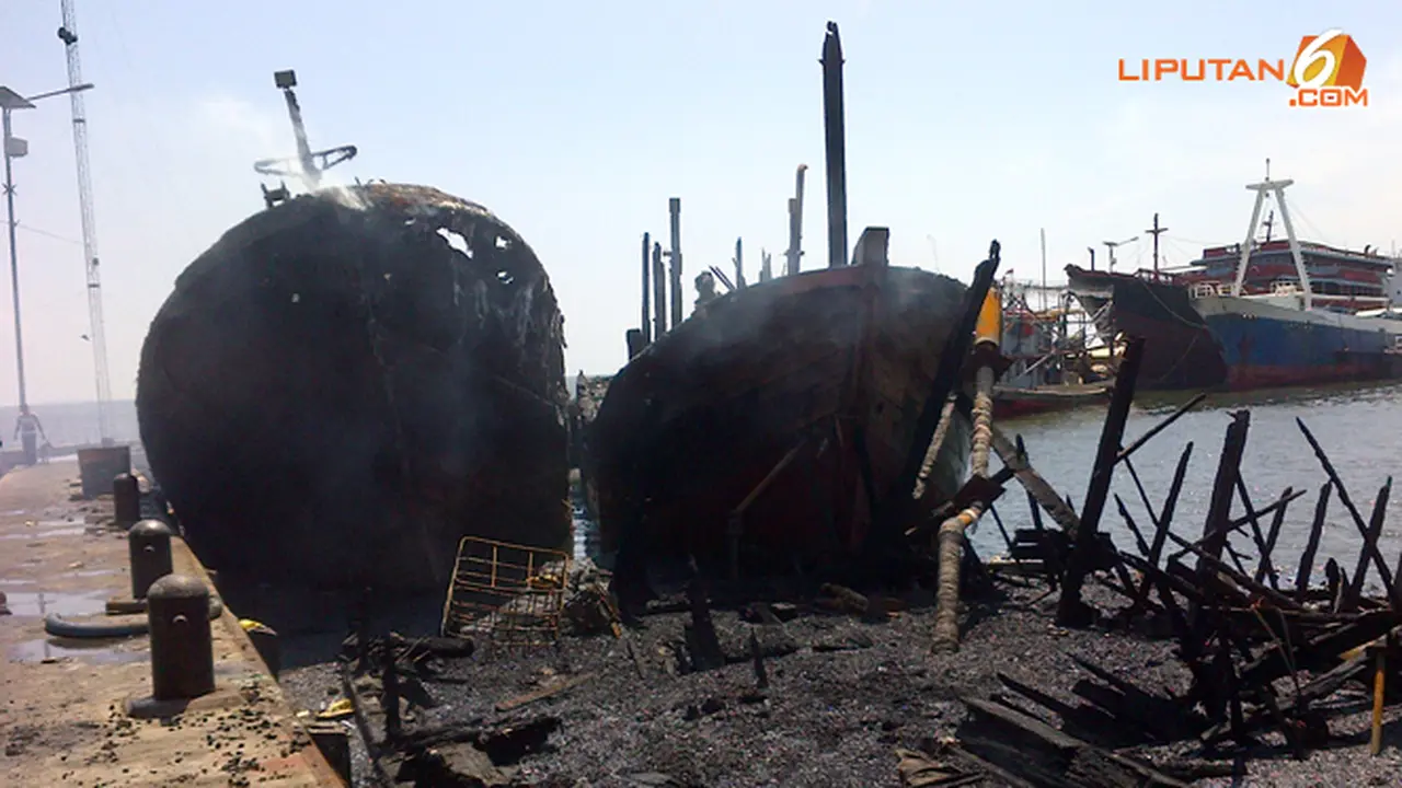 kapal-terbakar2-130816b.jpg