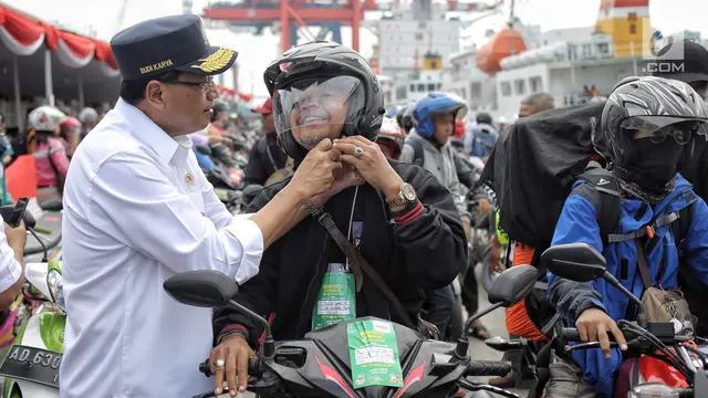 Menteri Perhubungan, Budi Karya Sumadi sambut peserta mudik gratis
