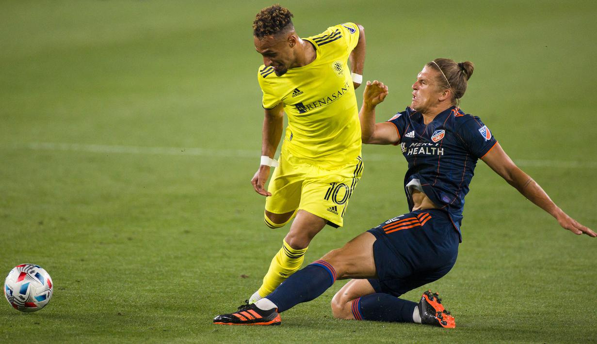 Pemain Nashville FC, Hany Mukhtar menjadi pencetak gol terbanyak Major League Soccer Amerika Serikat musim 2023. Ia sukses melesatkan 13 gol dan 6 assist dalam 19 penampilannya di liga. (AFP/Brett Carlsen)