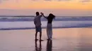 Kebersamaan Al dan Alyssa ini sukses mencuri perhatian netizen. Pasalnya mereka pasang surut kisah asmara mereka terbilang dramatis. (Liputan6.com/IG/@alghazali7)