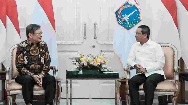 Penjabat (Pj) Gubernur DKI Jakarta Heru Budi Hartono, menerima kunjungan Persatuan Umat Buddha Indonesia (Permabudhi) di Balai Kota DKI Jakarta, Selasa (9/5/2023).