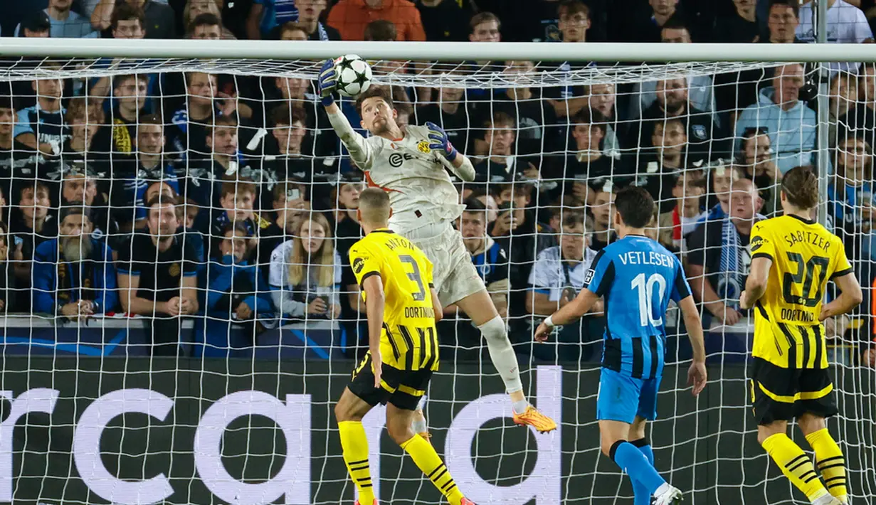 Borussia Dortmund sukses menaklukkan Club Brugge tiga gol tanpa balas dalam laga Liga Champions 2024/2025 di Stadion Jan Breydel, Kamis (19/9/2024) dini hari WIB. (AP Photo/Omar Havana)