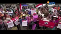 Ratusan Perempuan Peduli Indonesia menggelar aksi mendukung Perppu Ormas di depan Gedung DPR, Kamis, 27 Juli 2017.