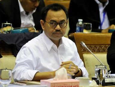 Menteri ESDM, Sudirman Said saat mengikuti rapat kerja dengan Komisi VII DPR RI di Kompleks Parlemen, Senayan, Jakarta, Senin (25/1/2016). (Liputan6.com/Johan Tallo)