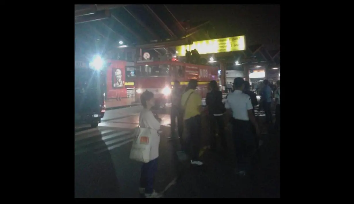 Tidak ada korban jiwa dalam insiden kebakaran tersebut. Api berhasil dipadamkan. Polisi masih mencari penyebab kebakaran tersebut (Twitter)