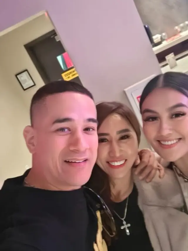 6 Potret Agnez Mo Rayakan Tahun Baru di Las Vegas, Reuni Bareng Okan Kornelius