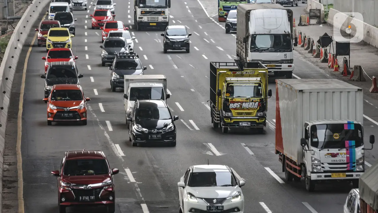 Ratusan Ribu Kendaraan Tinggalkan Jakarta saat Libur Tahun Baru