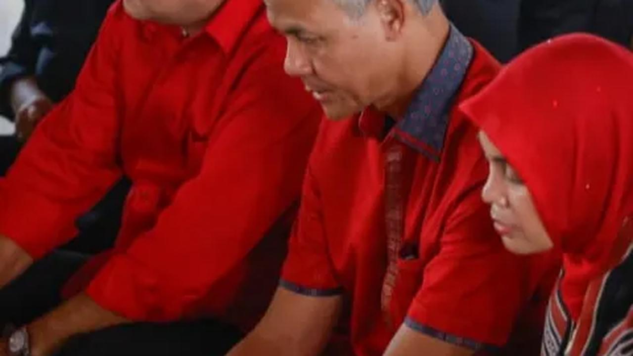 Ganjar-Mahfud Ziarah ke Makam Soekarno: Perjuangan Membela Wong Cilik Harus Terus Dilanjutkan