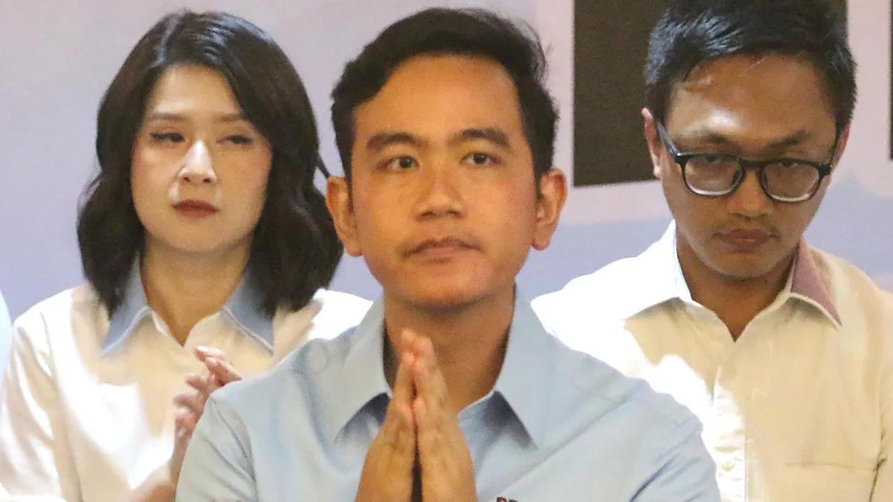Lebih lanjut, dia menyebut faktor anak Presiden Jokowi menjadi poin positif bagi Gibran atas unggulnya elektabilitas dari bacawapres lainnnya.&nbsp;<br>