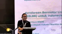 Asisten Deputi Industri Maritim dan Transportasi Kementerian Koordinator bidang Kemaritiman dan Investasi M Firdausi Manti dalam agenda Dekarbonisasi Sektor Transportsdi melalui Adopsi KBLBB, Jumat (17/11/2023). (Arief/Liputan6.com)