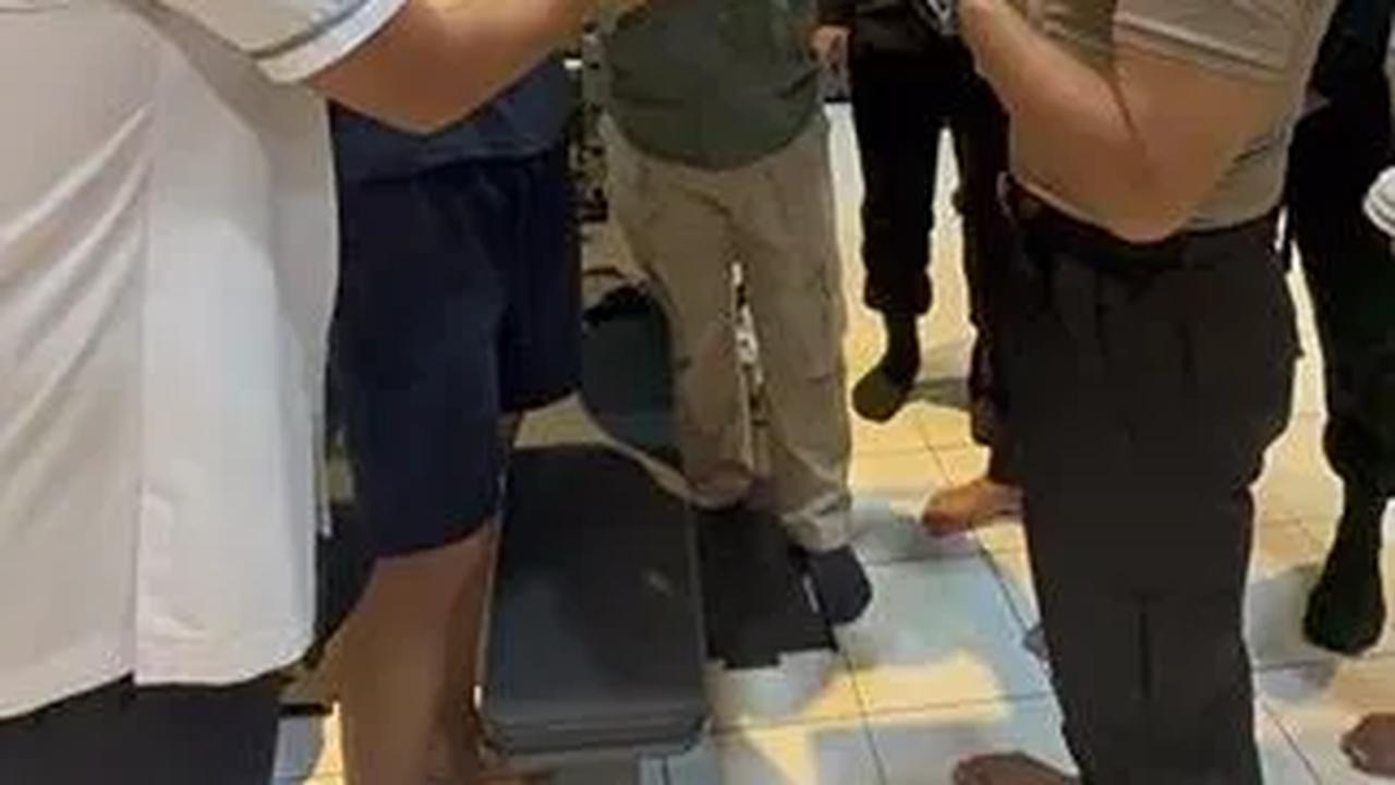 Nampak Brigjen Sabilul begitu memperlakukan sang putra dengan penuh kasih sayang. <br>