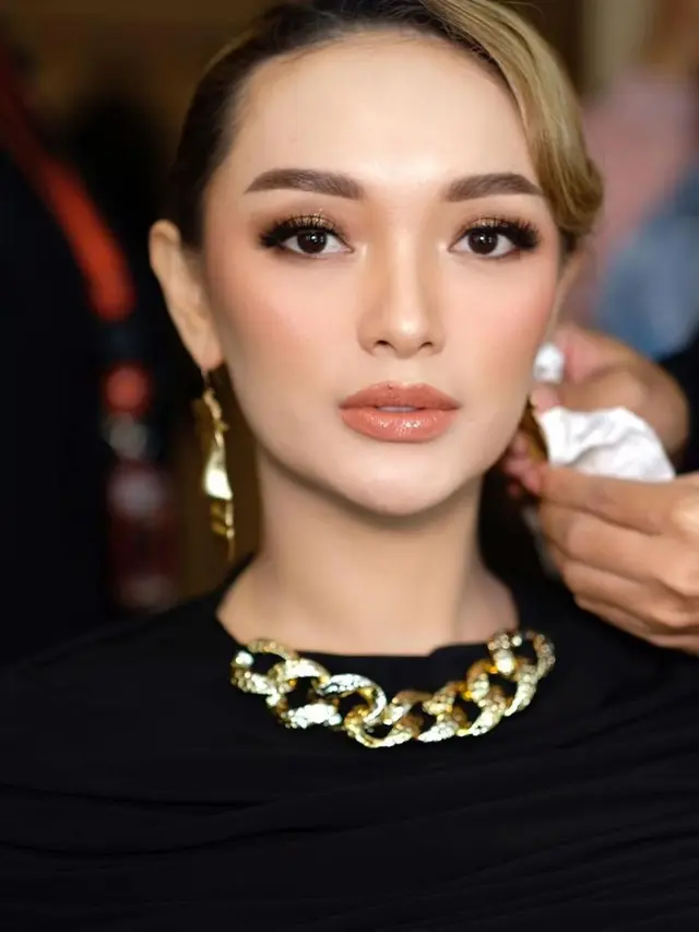 Penampilan Zaskia Gotik Saat Hamil Anak Kedua, Makin Cantik