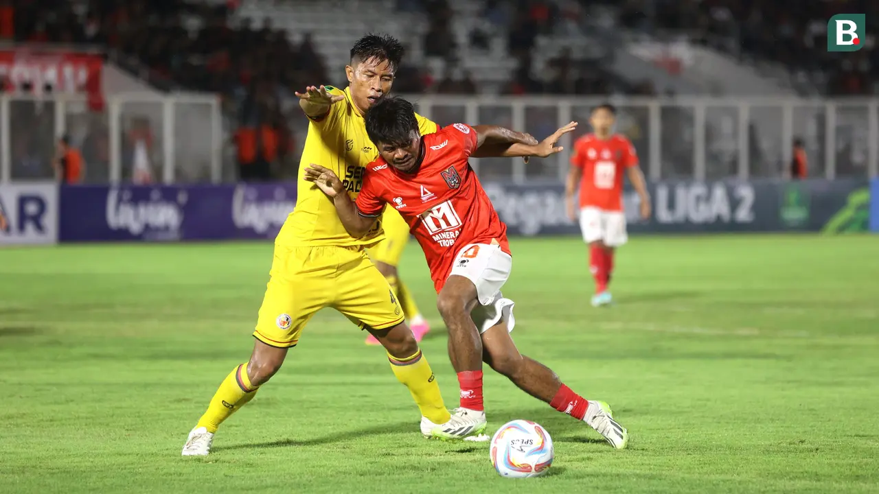 Foto: Perjuangan Keras Pemain Malut United saat Menolak Kalah dari Semen Padang di Liga 2