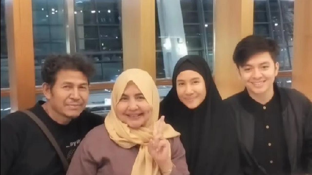 4 Potret Shenina Cinnamon Jalani Umrah Perdana Bersama Suami, Pakai Busana Syar'i Dan Tampil Tanpa Makeup