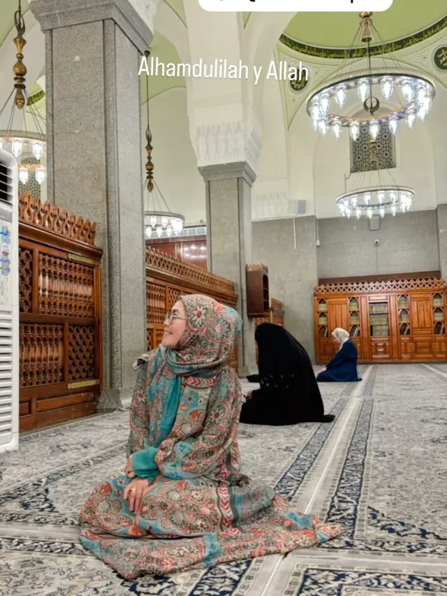 Umi Kalsum, Ayah Ojak umroh bareng Besan
