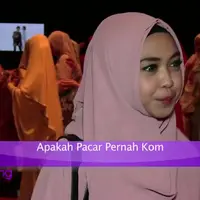 Ria Ricis hadir di acara Indonesian Fashion Week 2016 untuk mendukung kakaknya, Oki Setiana Dewi di acara itu. Ditanya soal komentar pacar soal fashion Ricis, ternyata dirinya belum memiliki pacar alias masih jomblo.