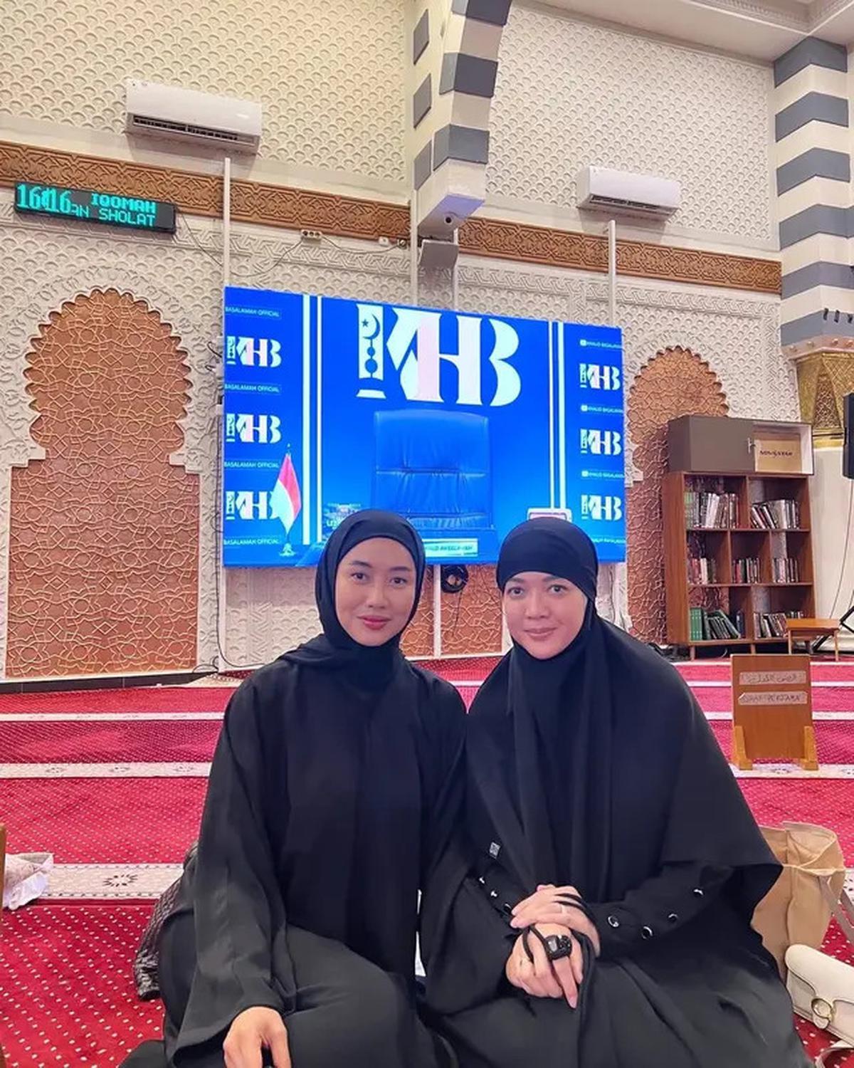 6 Potret Selfi Nafilah Mantan Istri Iwa K MantapBerhijab, Ungkap Proses Hijrah