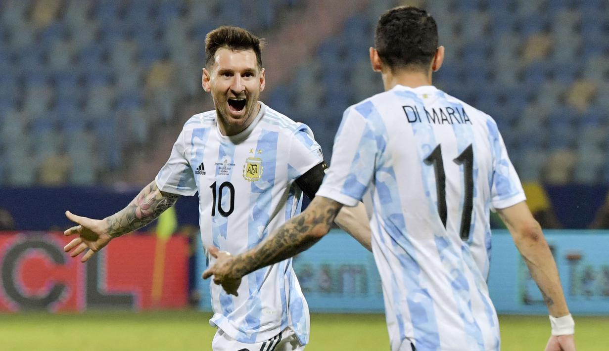 <p>Angel Di Maria dan Lionel Messi - Dua pemain Argentina ini merupakan pilar keberhasilan Tim Tango meraih juara Copa America 2021 lalu. La Pulga yang baru pindah ke PSG kini akan bahu-membahu bersama Di Maria membawa kejayaan klub kebanggaan kota Paris tersebut. (AFP/Nelson Almeida)</p>