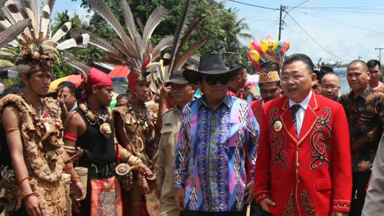 Oesman Sapta: Orang Dayak Cinta Damai