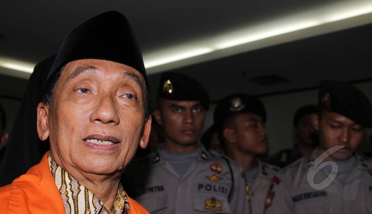 Ketua DPRD nonaktif Bangkalan Fuad Amin Imron berada di Pengadilan Tipikor, Jakarta, Rabu (13/5/2015). Fuad terlibat kasus dugaan suap jual beli pasokan gas alam di Gresik dan Gili Timur, Bangkalan. (Liputan6.com/Helmi Afandi)