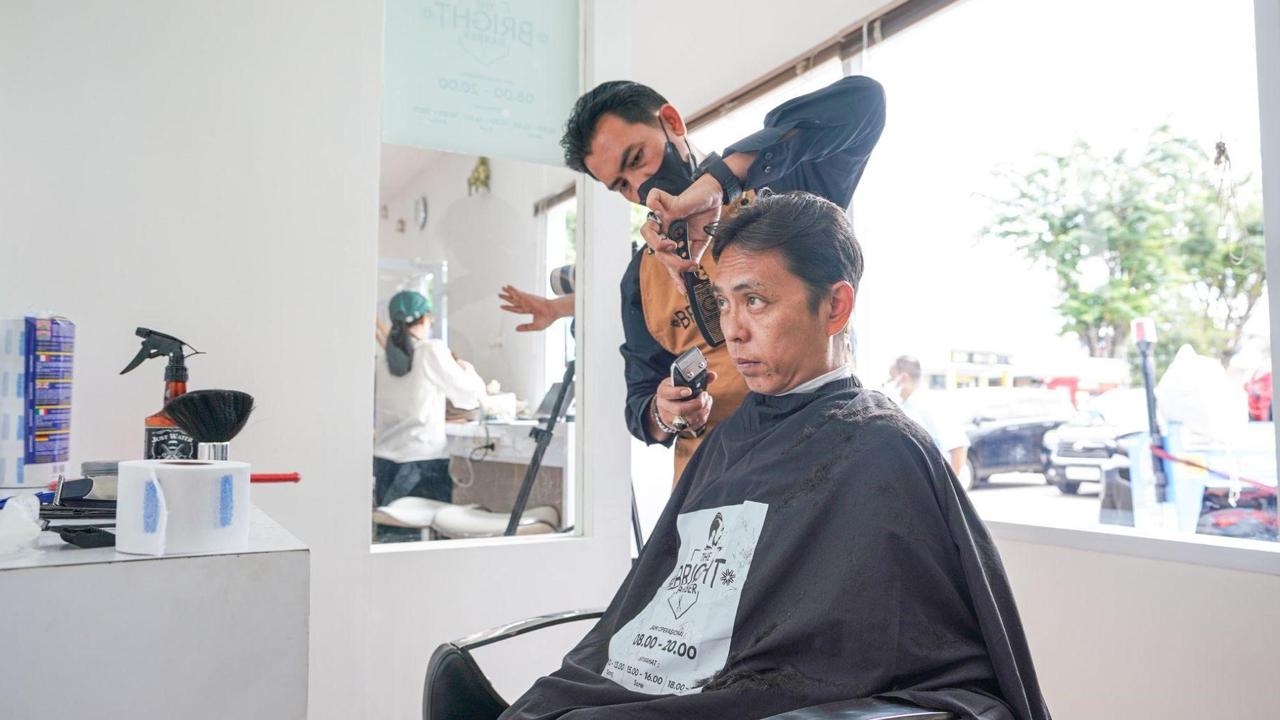 Barbershop Gratis di Serambi MyPertamina, Tampil Makin Menawan Sebelum Pulang ke Kampung Halaman