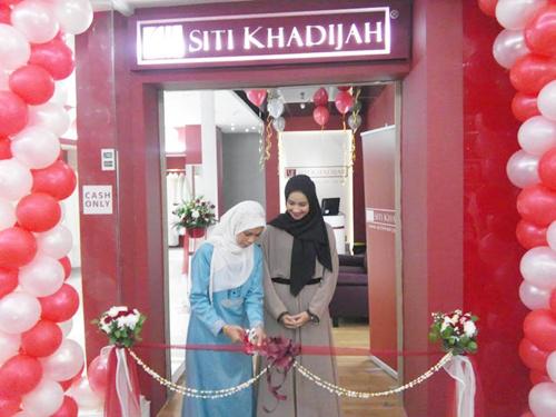 Peresmian butik Siti Khadijah di Jakarta | Photo: Copyright Doc Vemale.com
