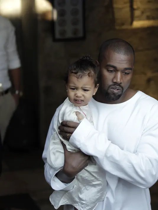 Sementara itu, Kanye West ingin memiliki anak ketiga dari Kim Kardashian. Namun nahas, Kim enggan memiliki buah hati lagi. (AFP/Bintang.com)