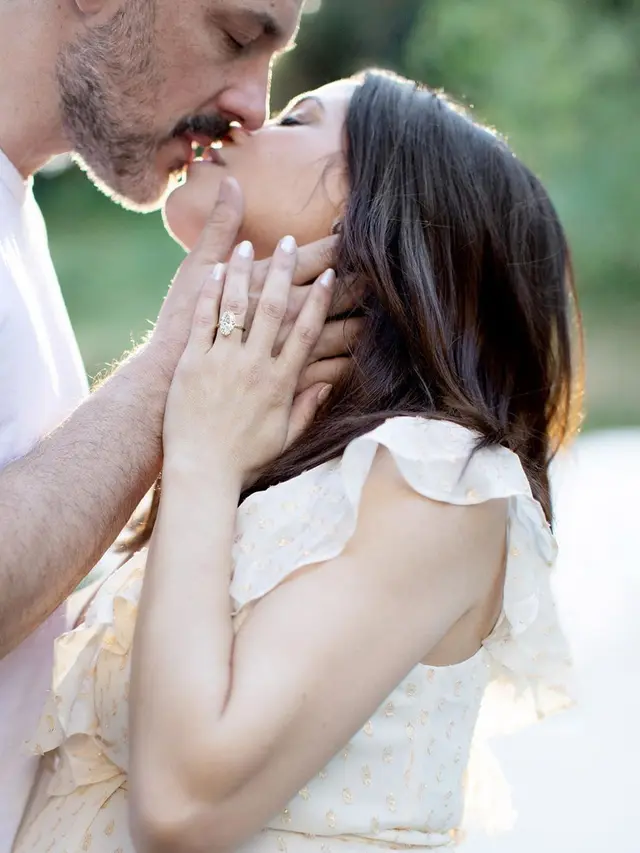 Momen kemesraan Jenna Dewan dan Steve Kazee selama berpacaran hingga akhirnya bertunangan pada Selasa (18/02/2020).