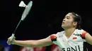 Tunggal putri Indonesia, Gregoria Mariska Tunjung berusaha mengembalikan bola saat menghadapi wakil Jepang, Akane Yamaguchi pada partai pertama laga pamungkas Grup C Piala Uber 2024 di Hi-Tech Zone Sports Centre Gymnasium, Chengdu, China, Rabu (1/5/2024). Gregoria Mariska Tunjung menang dalam tiga gim (17-21, 21-17 dan 21-13). (AP Photo/Ng Han Guan)