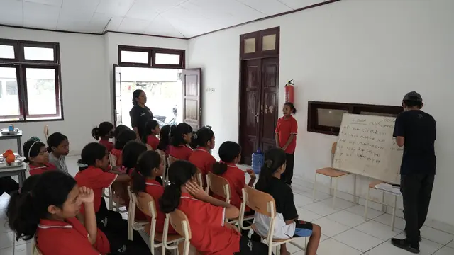 Kepala Sekolah Rakyat Menengah Pertama (SRMP) 13 Kupang, Felipina Agustina Kale menilai program Sekolah Rakyat merupakan wujud keadilan sosial.