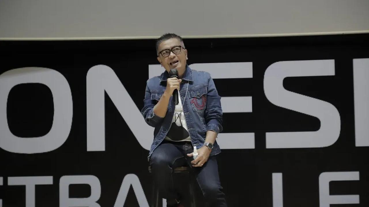 Dia juga menjadi dosen di Akademi dan STIE YAI hingga tahun 1995 serta dosen di Dosen STIE Perbanas dari tahun 1996 hingga 1999.<br>