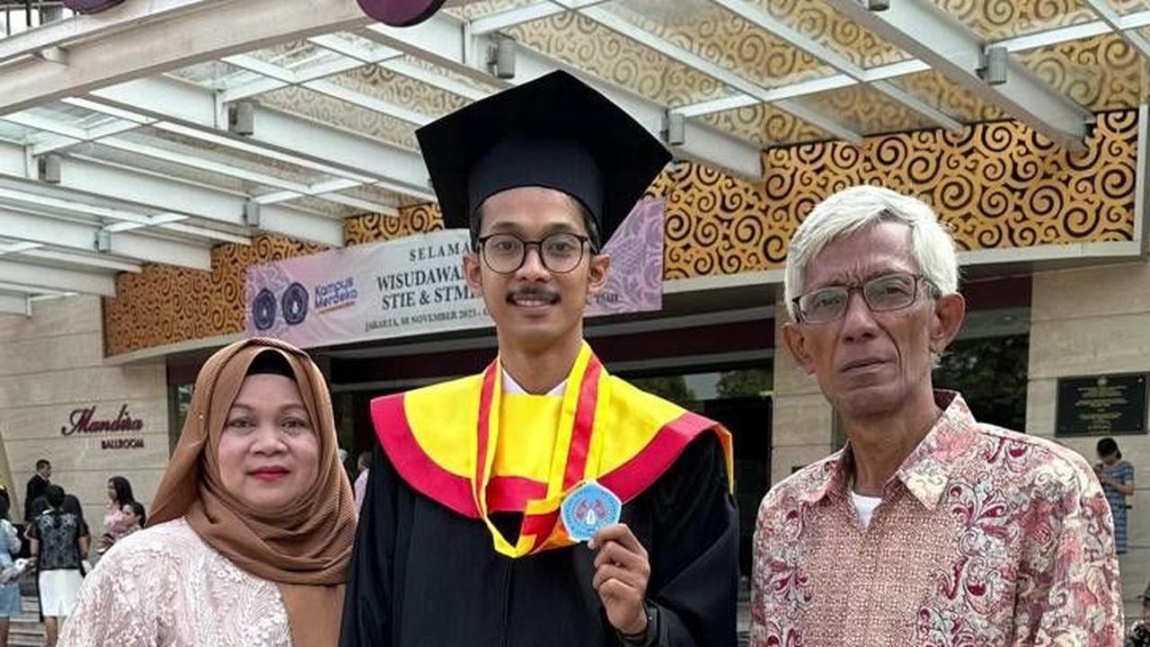 VIDEO: Bikin Bangga, Empat Tahun Kuliah Sambil Narik Ojek Online Akhirnya Wisuda