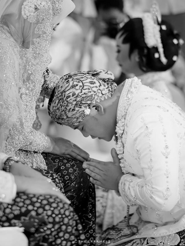 <span>Momen Bahagia Pernikahan Danang DA dengan Nura (Sumber: Instagram/The caramelz)</span>
