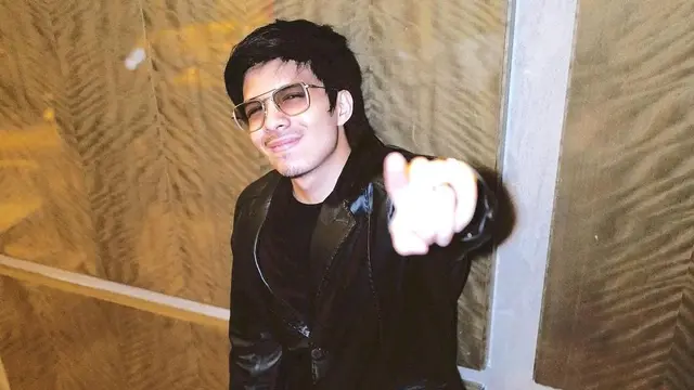 Atta Halilintar menggelar acara ulang tahun yang ke- 29 dengan tema monokrom bersama keluarga besar