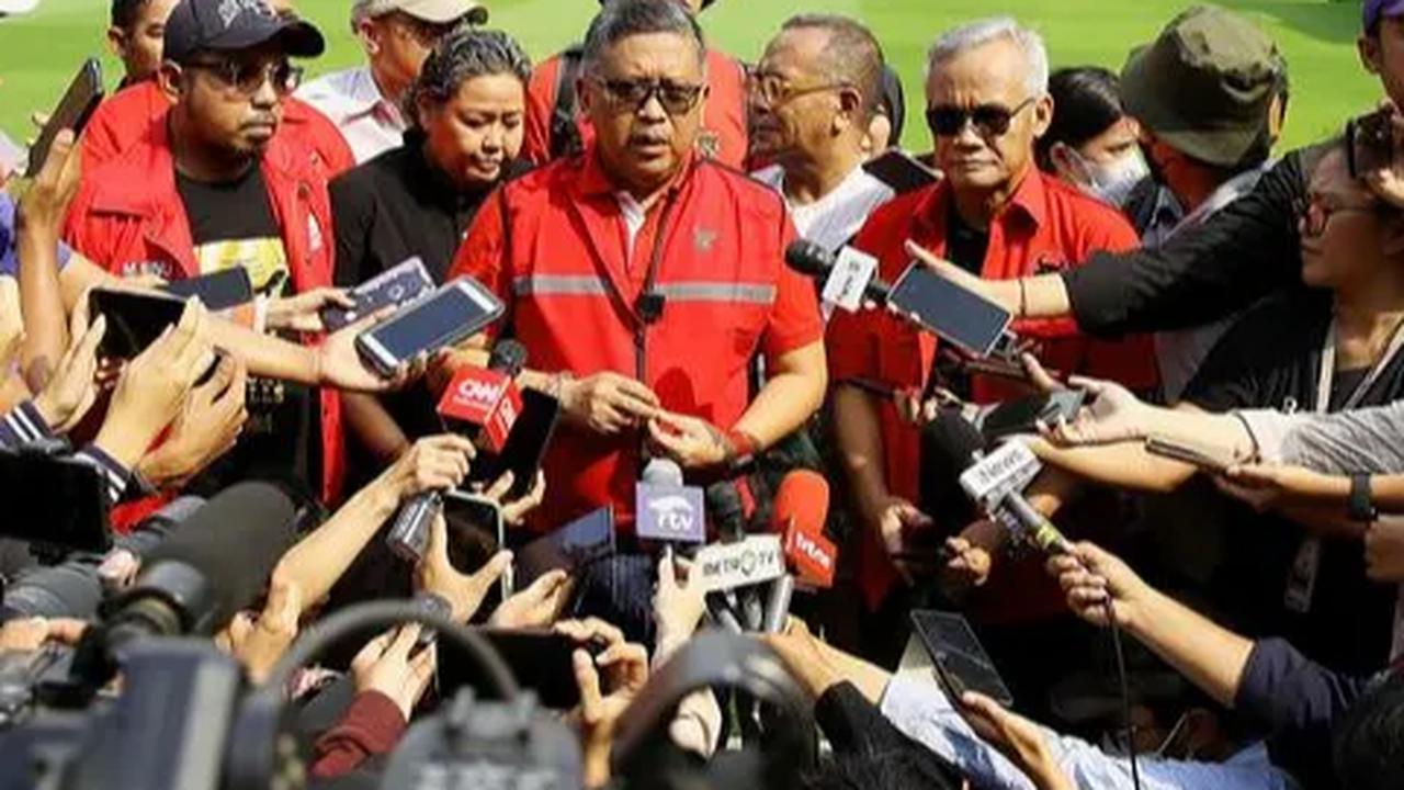 Selain PKB, di pemerintahan Jokowi PDIP juga berkoalisi dengan Golkar dan PAN.