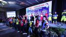 Gadis-gadis cantik ikut mengenakan kostum tim saat drawing putaran Final Irman Gusman Cup 2016 di Hotel Mercure, Padang, Sumatera Barat. (Bola.com/SPARTAN Enterprise)